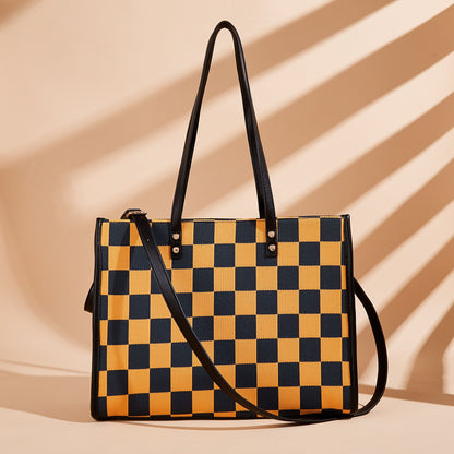 Fashionable checkered large-capacity tote bag, versatile single-shoulder and hand-held bag for women, suitable for commuting, shopping and casual occasions.