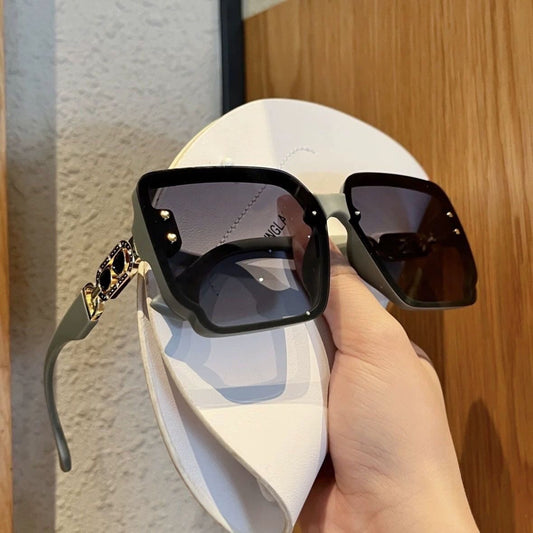 UV400 protective sunglasses can protect against ultraviolet rays and easily control various wearing styles. Cross-border explosions are discounted in a limited time!