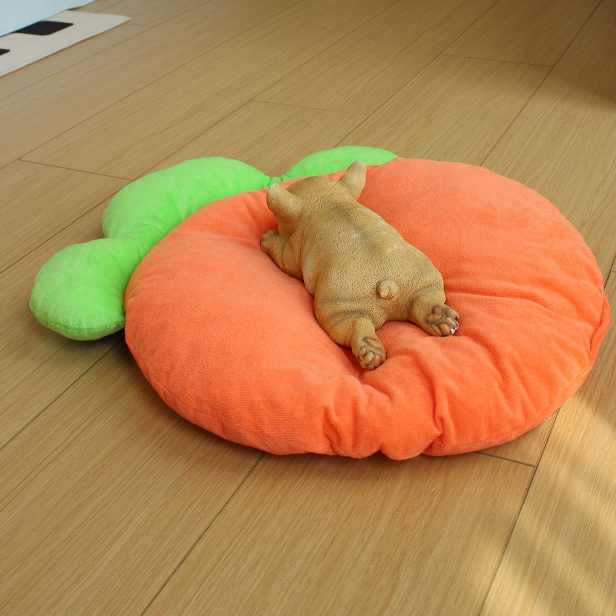 Pet Sleeping Mat - Warm Blanket - Soft Fabric - Cute Radish Shape - Suitable for Cats and Dogs (S-25*33cm)
