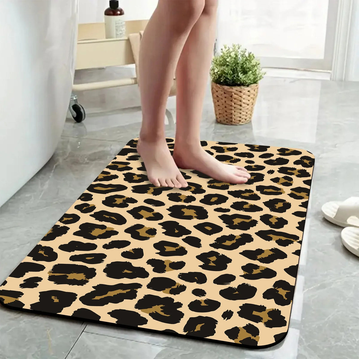 1 Piece Leopard Print Bathroom Rug, Non-Slip Quick Dry Bath Mat for Tub, Shower, Floor and Indoor Outdoor Home Use