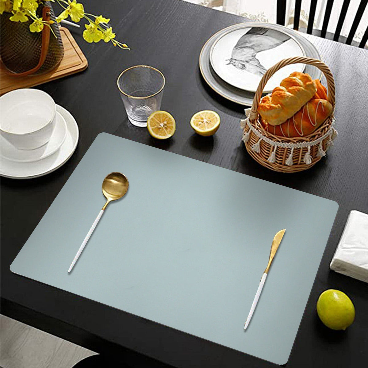 1 Piece Placemats,Plastic Table Mats, Rectangle Heat-Resistant Place Mat,Water-Proof Non-Slip Dining Table Mats,Wipeable Washable, Black, 43 x 30 cm