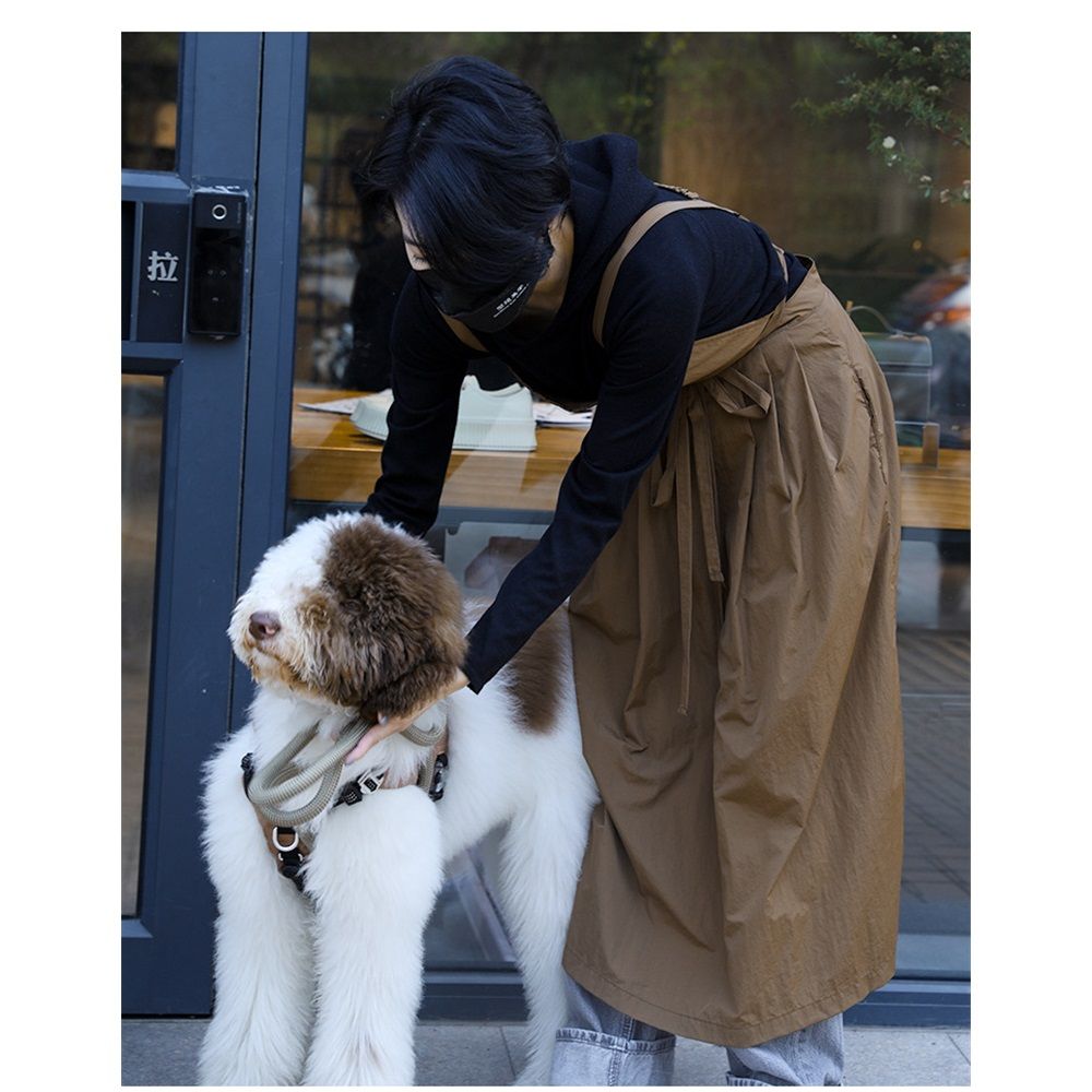 Ladies' waterproof apron, suitable for kitchen, garden, barber, cooking, pottery, nail art techniques (dark brown)