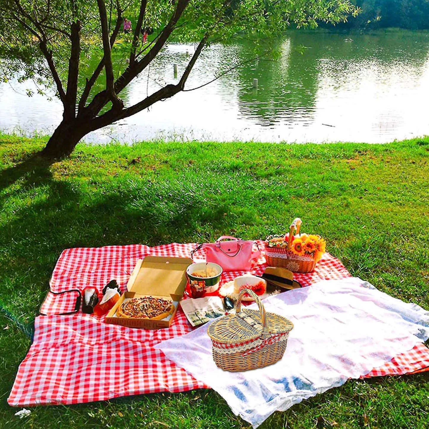 Country Style Wicker Picnic Basket Hamper With Lid And Handle & Liners For Picnic, Parties