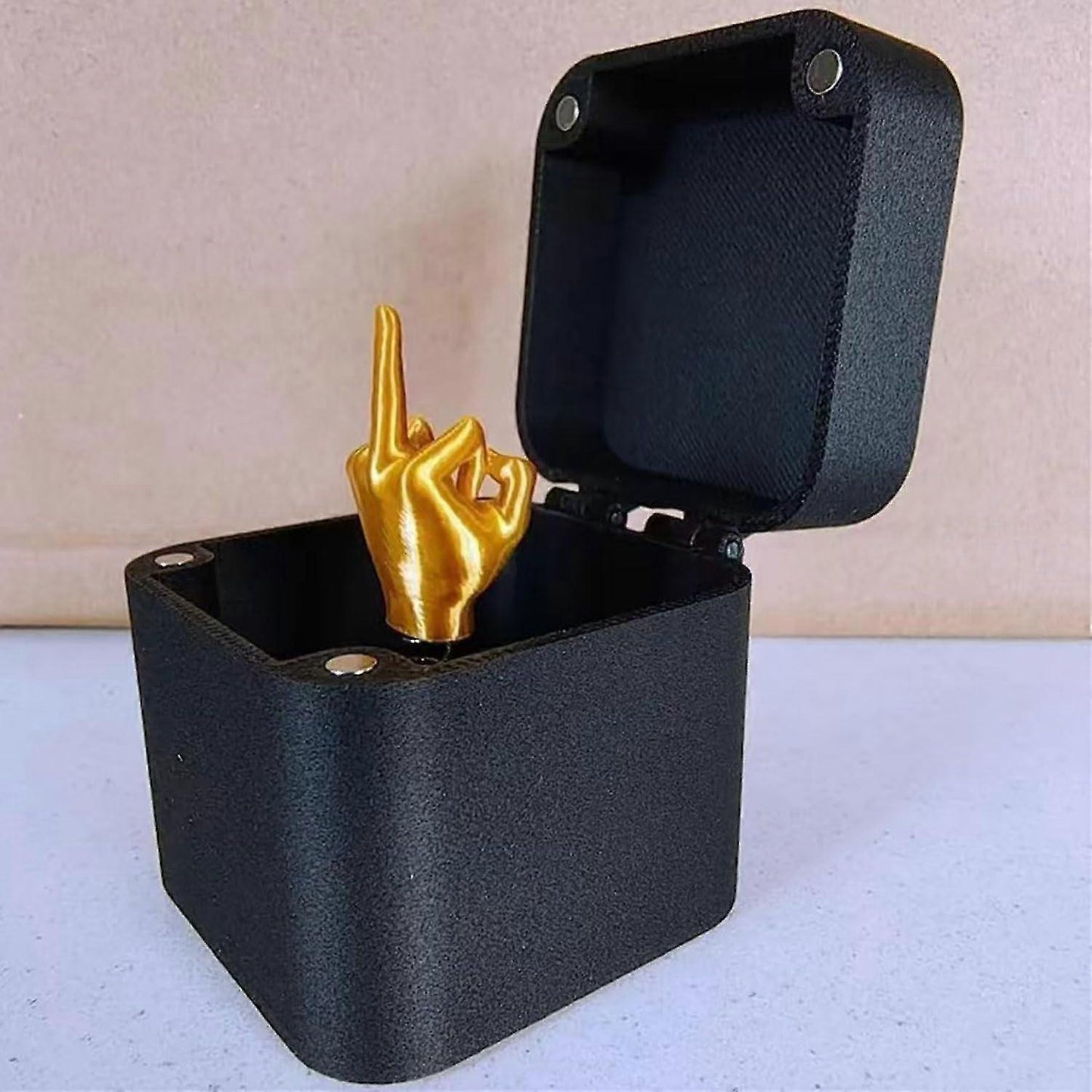 Middle Finger Surprise Gift Box, Funny Pop Up Surprise Gift Box, Christmas Halloween Novelty Fun Prank Gift for Office Desk Decor Home Dcor - JA