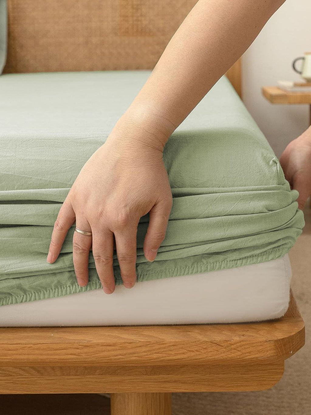 100% Cotton Fitted Sheet - Super Soft 40cm Deep Pocket Bottom Sheets - White Elastic Sheet（Super King,Green beans)