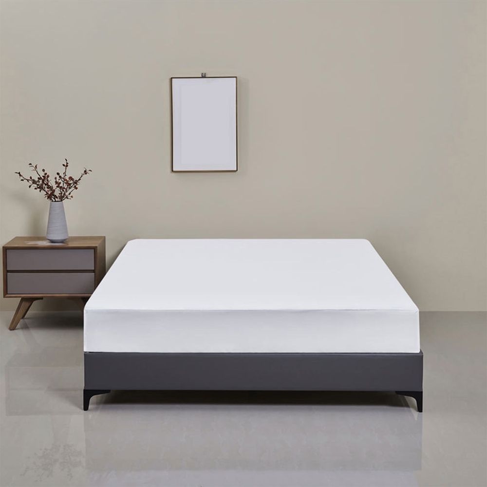 Waterproof Bed Sheet with Breathable Fabric, Queen Size 182x216cm Mattress Protector for Spill Protection, Easy Care Machine Washable Polyester Material