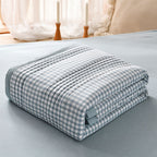 Summer Cooler Comforter, Soft and Airy Lightweight Quilt, Breathable Cotton and Polyester Blend, Machine Washable for Cool and Comfortable Sleep, Perfect for Hot Summer Nights or Travel