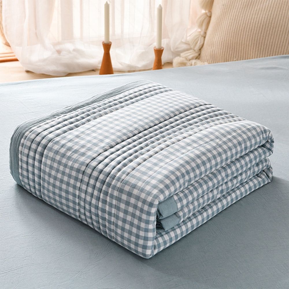 Summer Cooler Comforter, Soft and Airy Lightweight Quilt, Breathable Cotton and Polyester Blend, Machine Washable for Cool and Comfortable Sleep, Perfect for Hot Summer Nights or Travel
