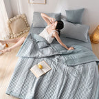 Summer Cooler Comforter, Soft and Airy Lightweight Quilt, Breathable Cotton and Polyester Blend, Machine Washable for Cool and Comfortable Sleep, Perfect for Hot Summer Nights or Travel