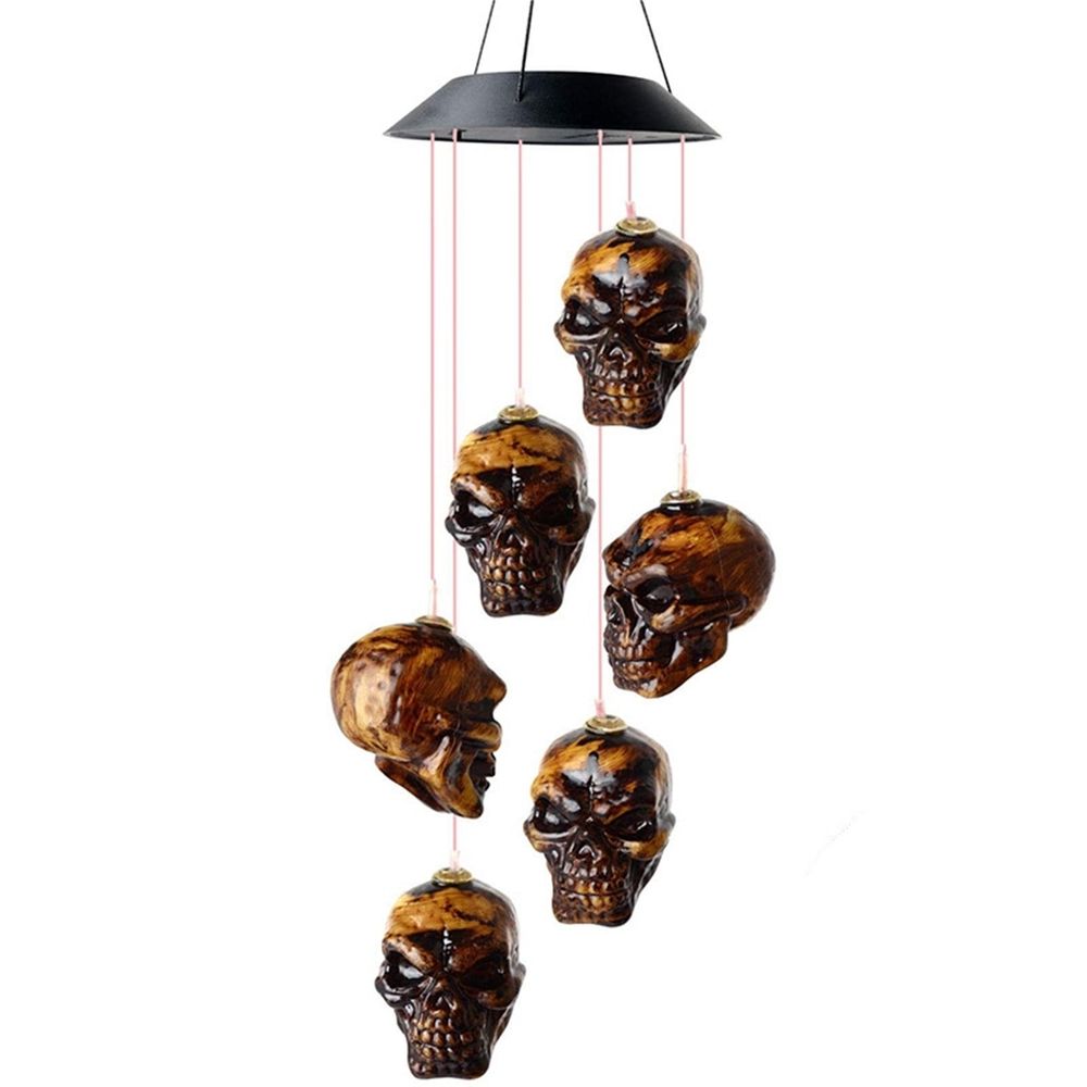 Solar LED Skull Wind Chime for Outdoor Garden Decor, Color Changing Night Light with 6 Skulls, Auto Charging and Light Sensor for Patio Yard Porch
