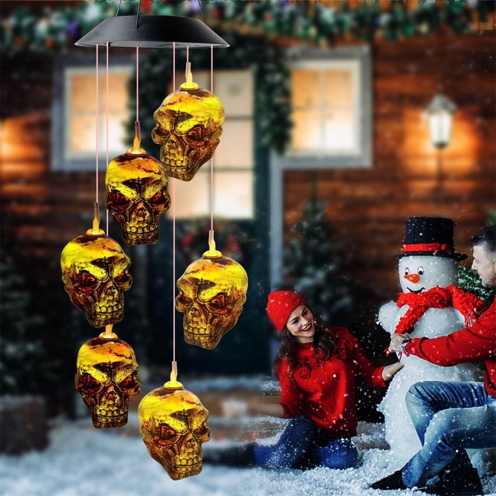 Solar LED Skull Wind Chime for Outdoor Garden Decor, Color Changing Night Light with 6 Skulls, Auto Charging and Light Sensor for Patio Yard Porch