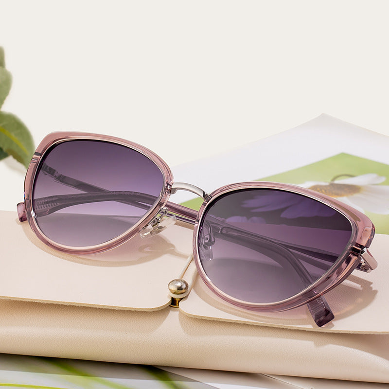 Purple Frame Chic Cat Eye Polarized Sunglasses for Women - Lightweight UV Protection Fashion Eyewear