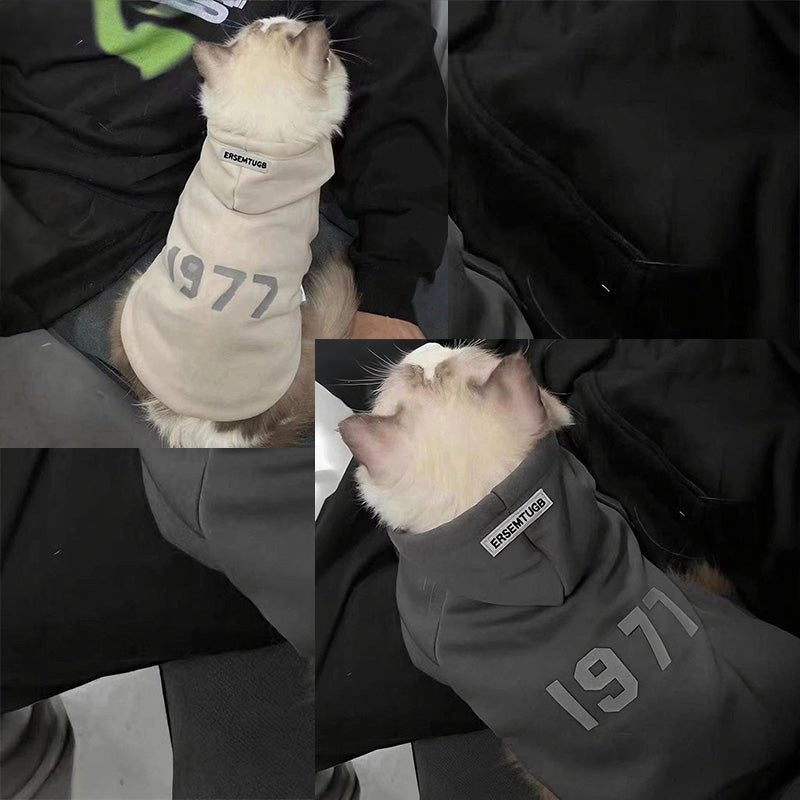 2-Pack S sizeTrendy Pet Hoodie with "1977" Print - Warm Winter Wear for Cats and Small Dogs - with Plush Lining -   Beige and Dark Grey