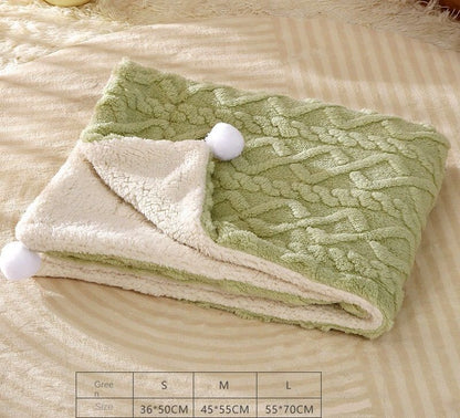 2-piece S size Green Pet Winter Comfort Bundle – 50*36cm Plush Pet Blanket and 40*25cm Thickened Pet Sleeping Bed Set for Dogs and Cats, Double-Sided Warm Blanket with Soft Plush Bed Cushion